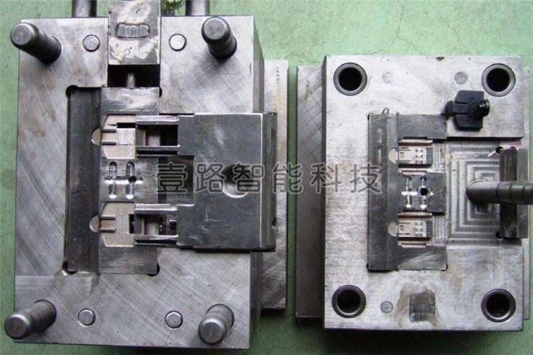 塑料注塑模具主要是指，塑料在進(jìn)行加工時，與機(jī)械進(jìn)行配套應(yīng)用，進(jìn)而可以保障制作出的塑料成品結(jié)構(gòu)的完整性所使用的工具