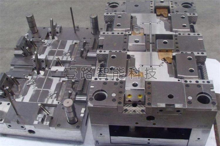 塑膠模具一種用作壓塑、擠塑、注射、吹塑和低塑膠成型的組合式塑料模具